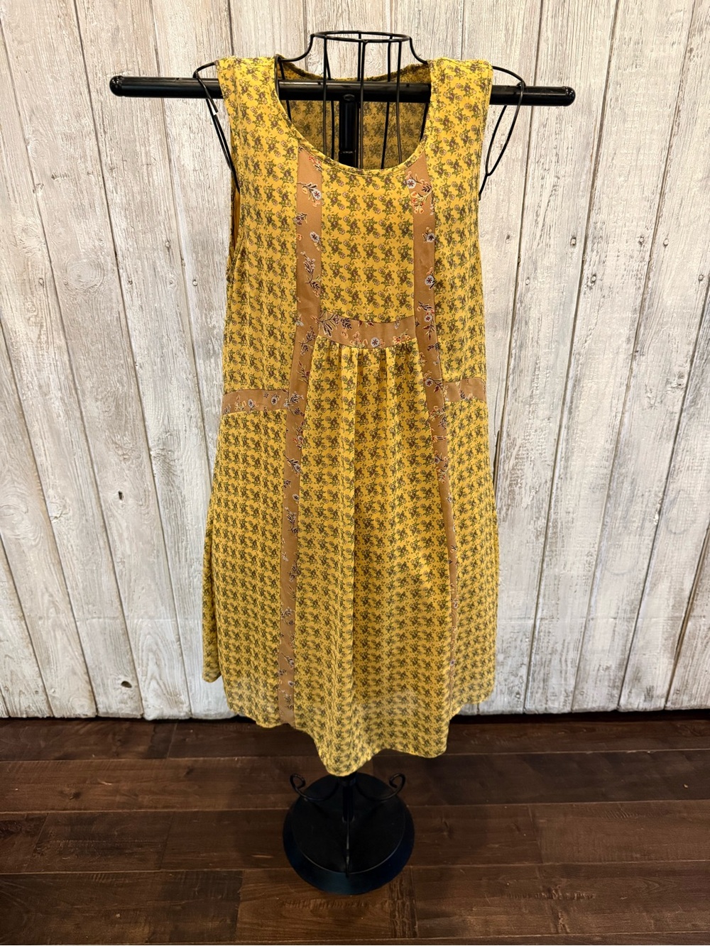 Signature Studio Yellow Floral Pattern Sleeveless Sundress